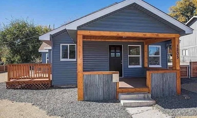 Northeast Reno House | 4Bedroom/6 min to Uni/Sleeps12