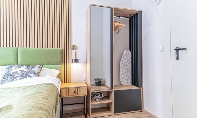 Neulerchenfeld Apartment | 4BR Apt. for Groups 6-Min to Stadthalle