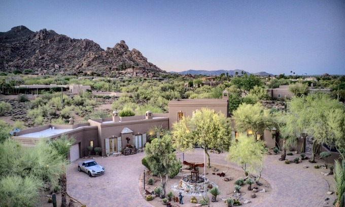 Carefree House | 4BR Estate w/Casita + Pickleball Court + Pool