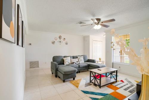 Central Naples House | 4BR Naples Getaway Pool, Gazebo & Near Beach