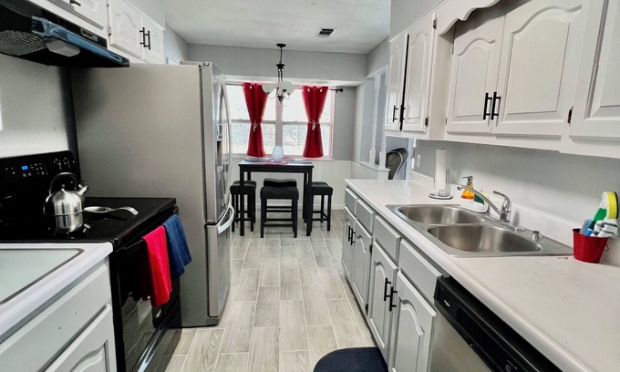 Universal City House | 4BR w/Pool Furnished Extended Stay near Randolph AFB Wi-Fi W/D