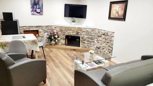 Northwest Calgary Apartment | 4th Street Studio By Downtown and Airport