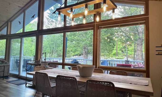 East Kootenay House | 5 bedroom Oasis in the heart of Fairmont Hot Springs