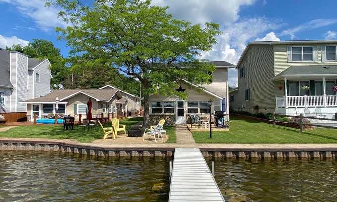Jackson House | 5 bedroom Lakefront Home For Relaxing and Entertaining with pontoon.