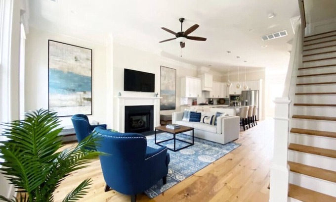 Historic District - North House | 5 Bedroom Magnolia Estate in Downtown with Parking