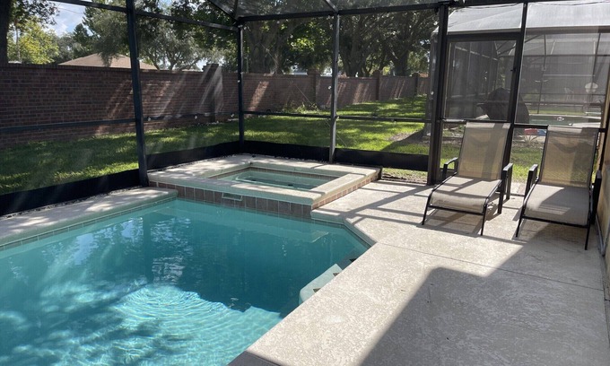 Pinewood Country Estates House | 5 Bedroom Pool Home