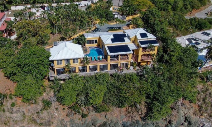 Tropaco Point House | 5 Bedroom Waterfront Villa Tryst