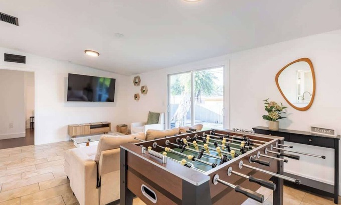 Coral Terrace House | 5 Bedrooms, Bonfire, Foosball, 18 min from MIA