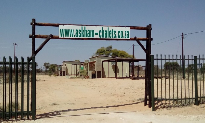 Askham House | 5 Chalets In The Kalahari. Borders On A Farm
