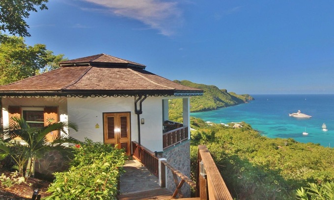 Friendship Bay Cottage | 5* HIBISCUS Cottage* Breathtaking VIEWS- Incredible INFINITY POOL-Amazing ISLAND
