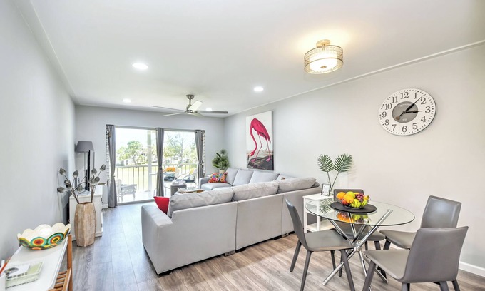 Central Naples Apartment | 5 min to Beach, Pool, Golf, BBQ! 1-bedroom apartment, WiFi, AC in Naples