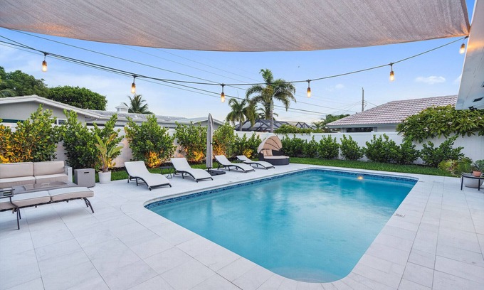 Imperial Point House | 5 min to beach/Lux modern home/Exceptional outdoor area/pool/games