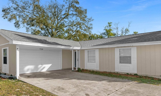 Orlando House | 5 min to Universal 7326 Bungalow-Lake view- 3 BD