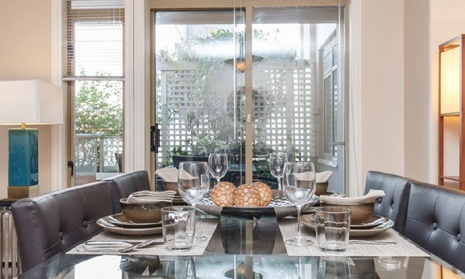 James Bay Condo | 5 min walk to famous Victoria Inner Harbour and Empress Hotel