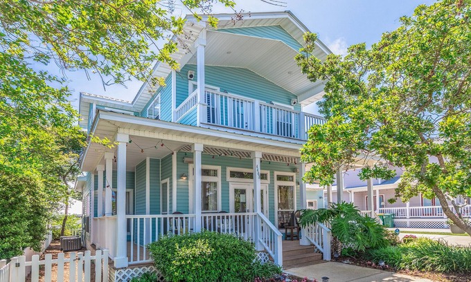 Clipper Cove House | 5 minute walk to beach, POOL, GOLF CART