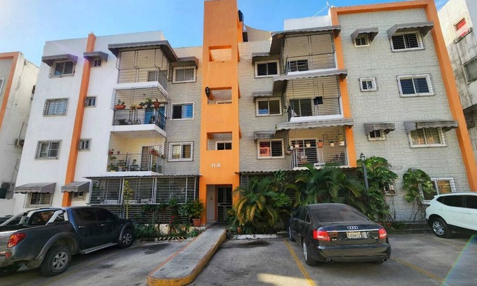 Residencial Alameda Oeste Apartment | 5 minutes to the theme park! Family-sized condo with game room & deck