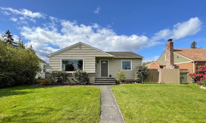 Port Angeles House | 5 minutes to Hurricane Ridge visitor center! Close to downtown!