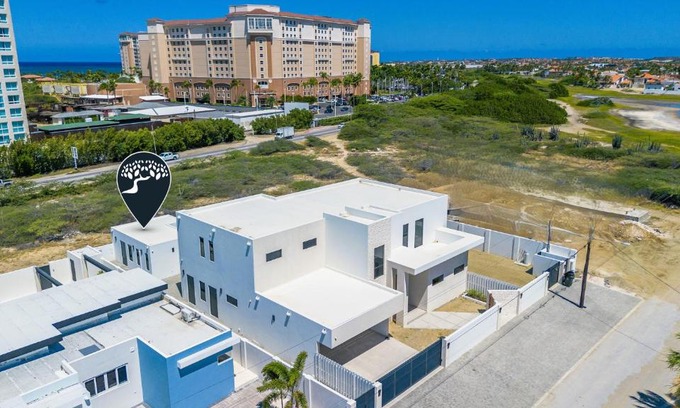 Palm Beach Apartment | 5 minutes walk to beach Palmbeach 623 by Bocobay