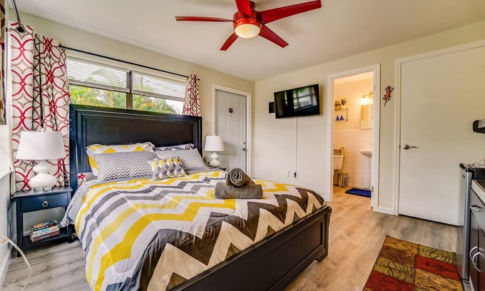 Middle River Terrace Apartment | 🏳️‍🌈 #5 Walk to Wilton Drive
