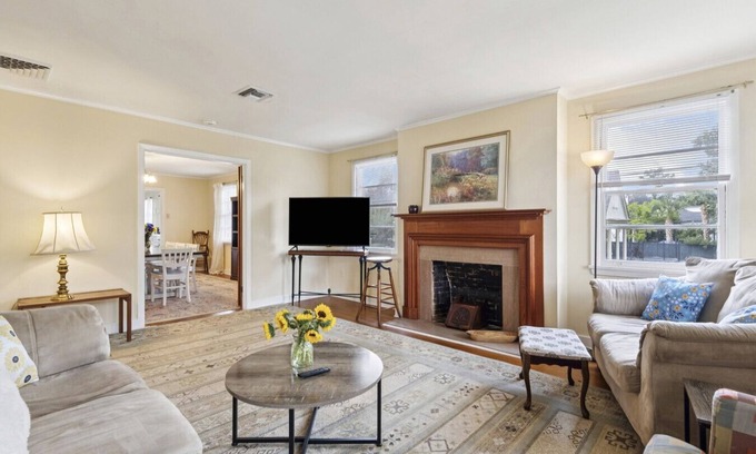 Carrollton House | 503 Lowerline St New Orleans LA
