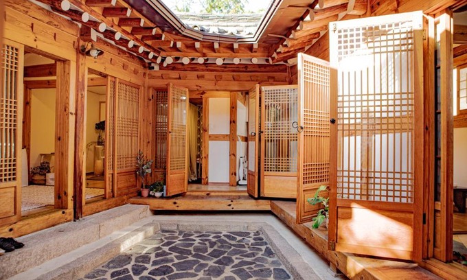 Gahoe-dong House | 52salon Hanok Guesthouse
