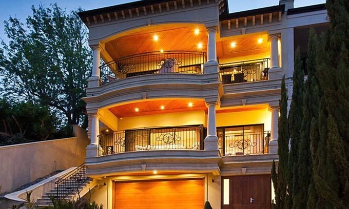 Wembley Apartment | 59 Lakeside Luxury Views 2BR 2BA Parking