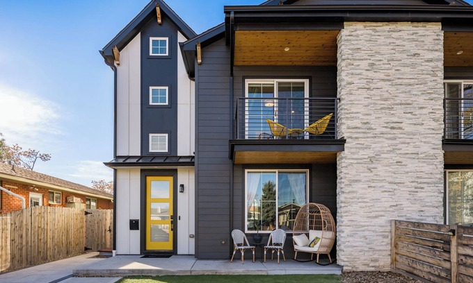 Sunnyside House | 5Bed 4Bath Luxury & Walkable - Hot Tub, Movie Room, Game Room - 5 mins to LoHi