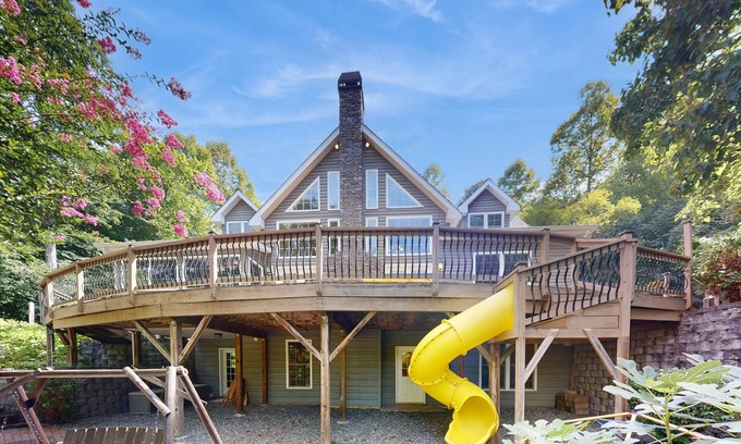 Sylva House | 5BR Charming home with Hot tub, Game room and Front Deck