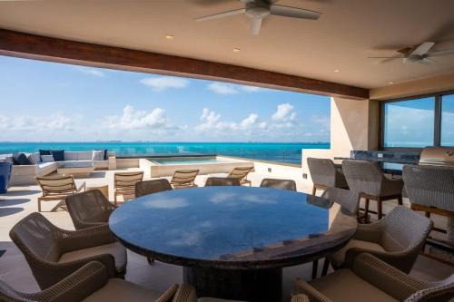 Isla Mujeres Apartment | 5BR Luxury Beachfront Penthouse w/Private Pool