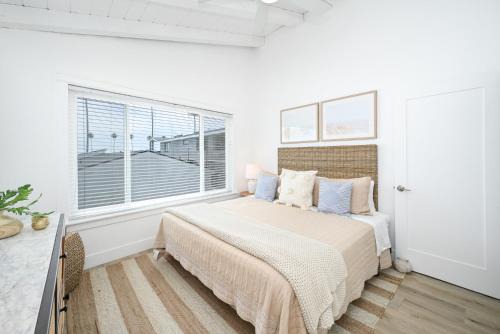 Balboa Peninsula House | 6 Bedroom Duplex near the Balboa Pier and Fun Zone with AC