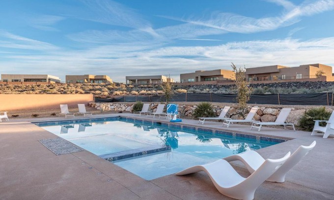 St. George House | 6-bedroom home with private amenities
