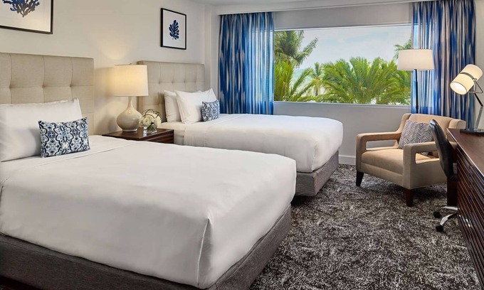 East Fort Lauderdale Hotel | 6-minute walk from Bonnet House Museum & Gardens! 3 Classic Suites w/Ocean View