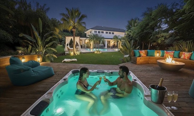 Cutler Bay Villa | 6BR | Heated Pool | Jacuzzi | Sauna | Beach area