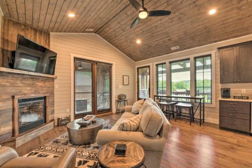 Glenville House | 7 Mi to Ski Sapphire Valley Cottage with Fire Pit