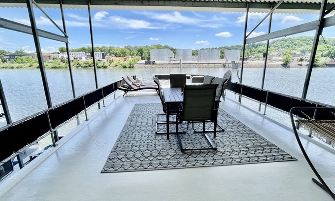 Downtown Knoxville Boat Rental | 76' gorgeous houseboat- freshly renovated! Boat must stay in slip Boat #3 of 3