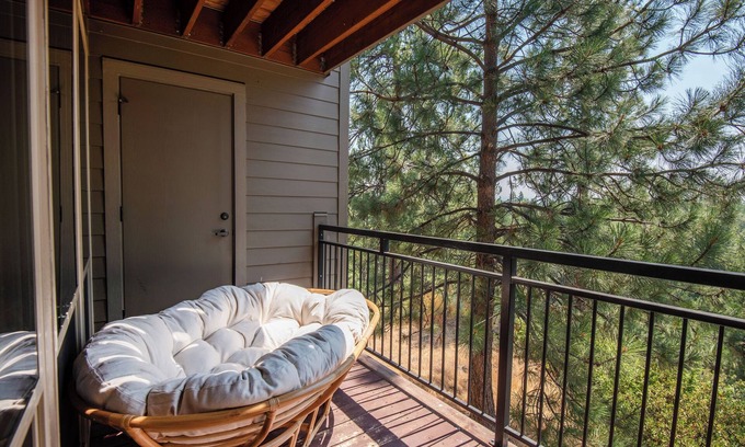 Southern Crossing House | 7th Mtn Resort Condo, Access to Pool/Hot Tubs and great resort amenities!