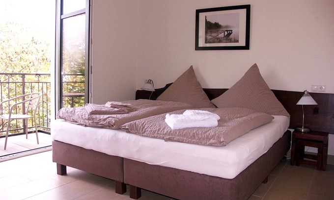 Karlshagen House | 8 double rooms with balcony - Usedom Bike - Hotel Max & Anna