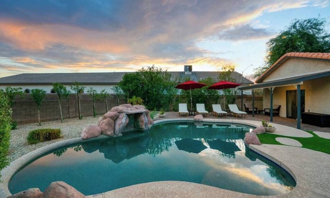 Sunset Ridge House | 8BR home with heated pool, spa, golf simulator