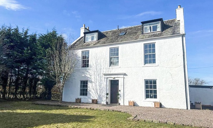 Kirknewton Cottage | 9 bedroom accommodation in Kirknewton, near Edinburgh
