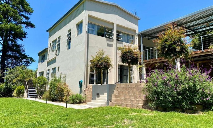 George Apartment | 96 Meent Guesthouse