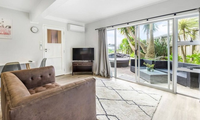 Torbay Apartment | A delight in the Bays | 1 BR | 1 BATH | Free WiFi