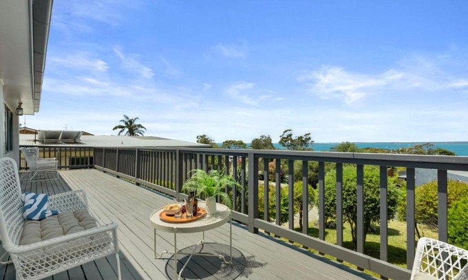 Vincentia House | A Pets Paradise by Experience Jervis Bay
