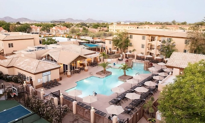 North Scottsdale Hotel | A Place You'll Surely Enjoy! Full Kitchen, Swimming Pool, Free Parking!