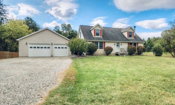 Bath House | A Quiet Country Getaway sleeps up to 19 Close to MSU