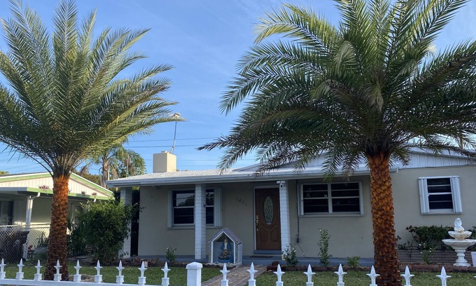 Poiciana Park II House | A Touch of Paradise in WPB, FL
