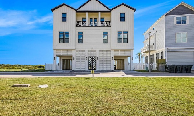 Galveston House | A Wave From it All