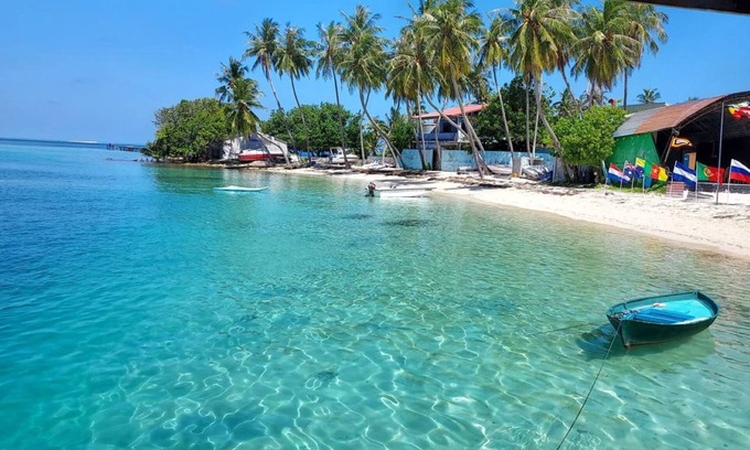 Thulusdhoo Island Hotel | Aasna Inn