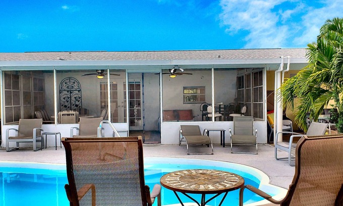 Florida North Atlantic Coast House | AB 3/2 HEATED pool home sleeps 10! Just minutes to Stadium, Beaches, PGA