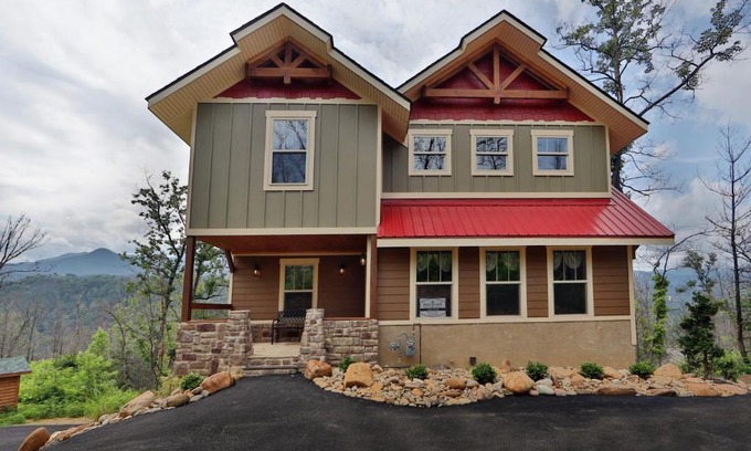 Gatlinburg House | Above It All cabin