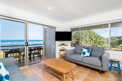 North Creek Apartment | Absolute Beachfront Apartment 4T